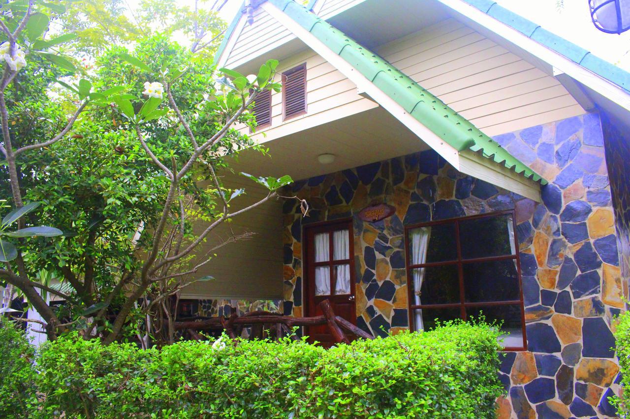 Squid Resort Haad Chao Samran Exterior foto